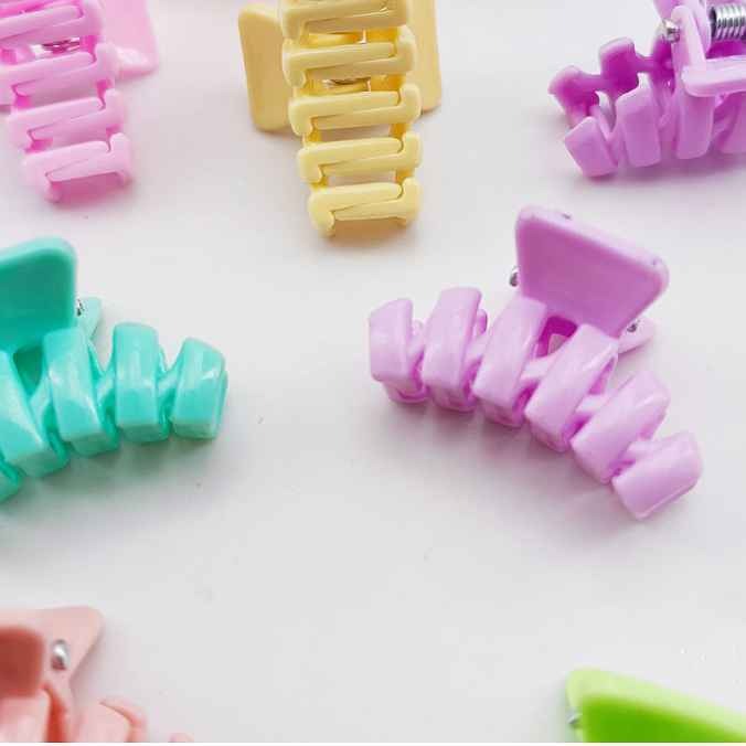 Cute small claw clips each Rs 8 (moq 12 )